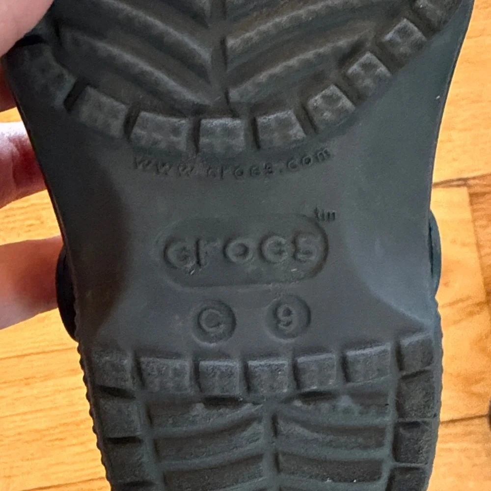 CROCS Kids Black Classic Clog - Picture 3 of 3